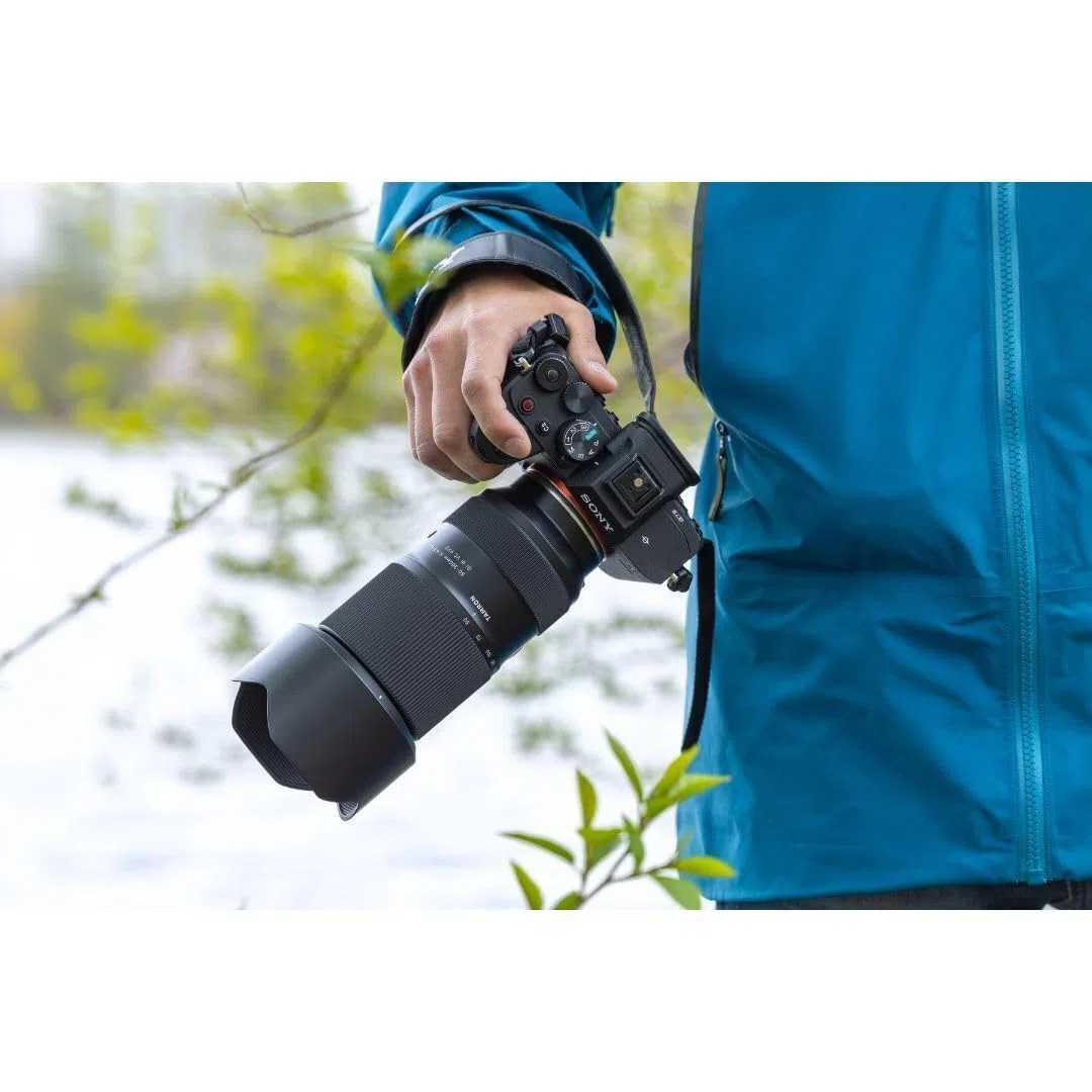 Tamron 50-300mm F/4.5-6.3 Di III VC VXD per fotocamere mirrorless full frame Sony E Mount