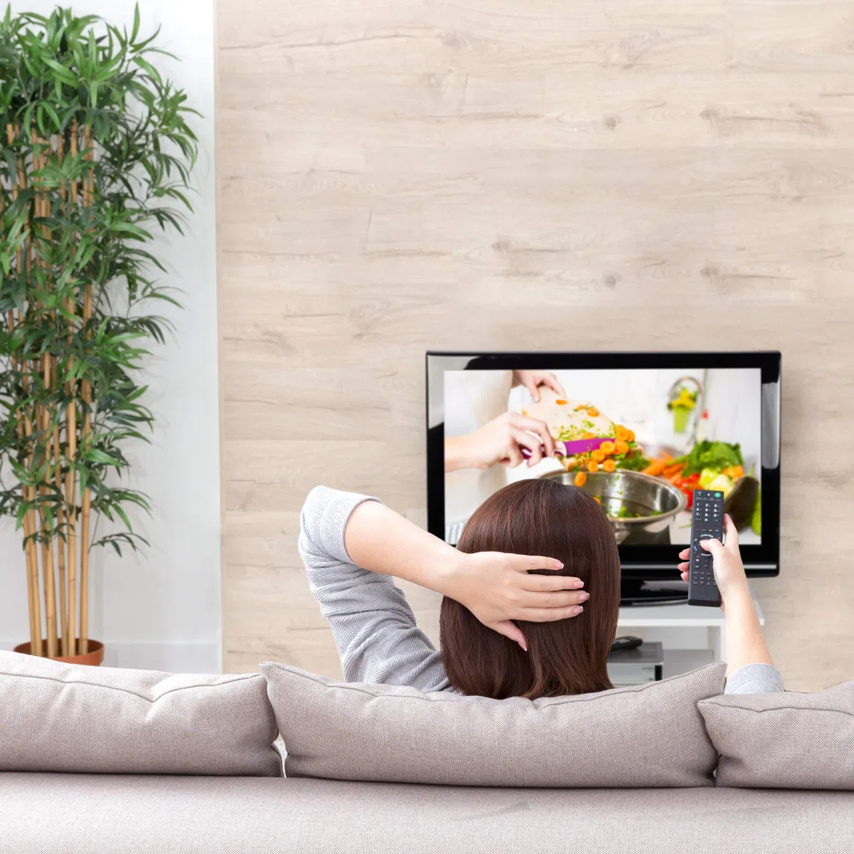Relaxdays Mobiletto per la Televisione con Ruote, 2 Ripiani Decoder Console Porta TV Mobile HLP 45x80x40 cm, Bianco
