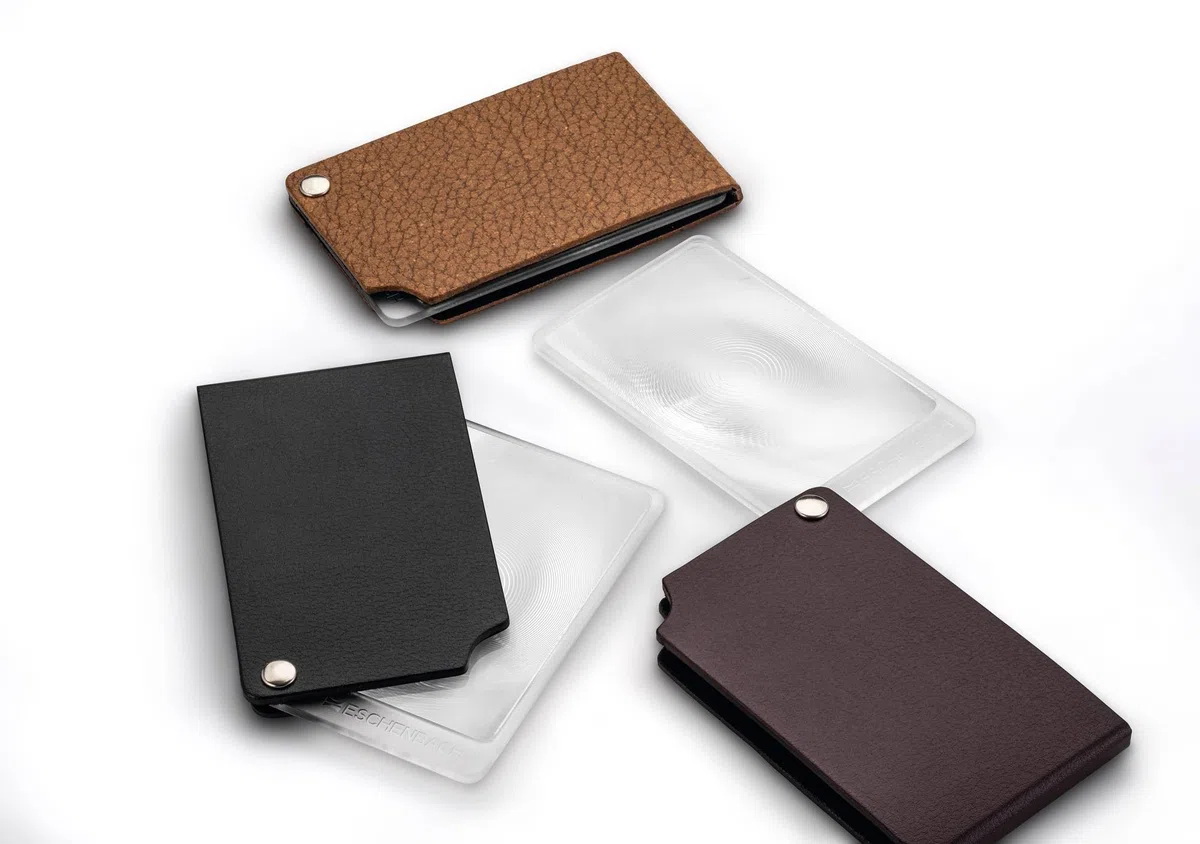 Eschenbach Lente d'ingrandimento tascabile visoPOCKET con ingrandimento 2,5X in formato carta di credito, con custodia in pelle (marrone)