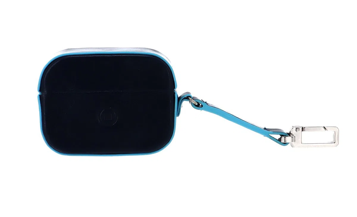 PIQUADRO - Custodia per Auricolari Pelle Blue Square - Unisex - Blu Notte | Salvaspazio, Protettiva, Moschettone, Trasferte, Uso quotidiano