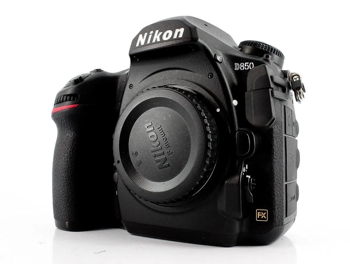 NIKON D850 NU | Provenienza Francia. Imballaggio sicuro. Viene fornito con fattura inclusa IVA.