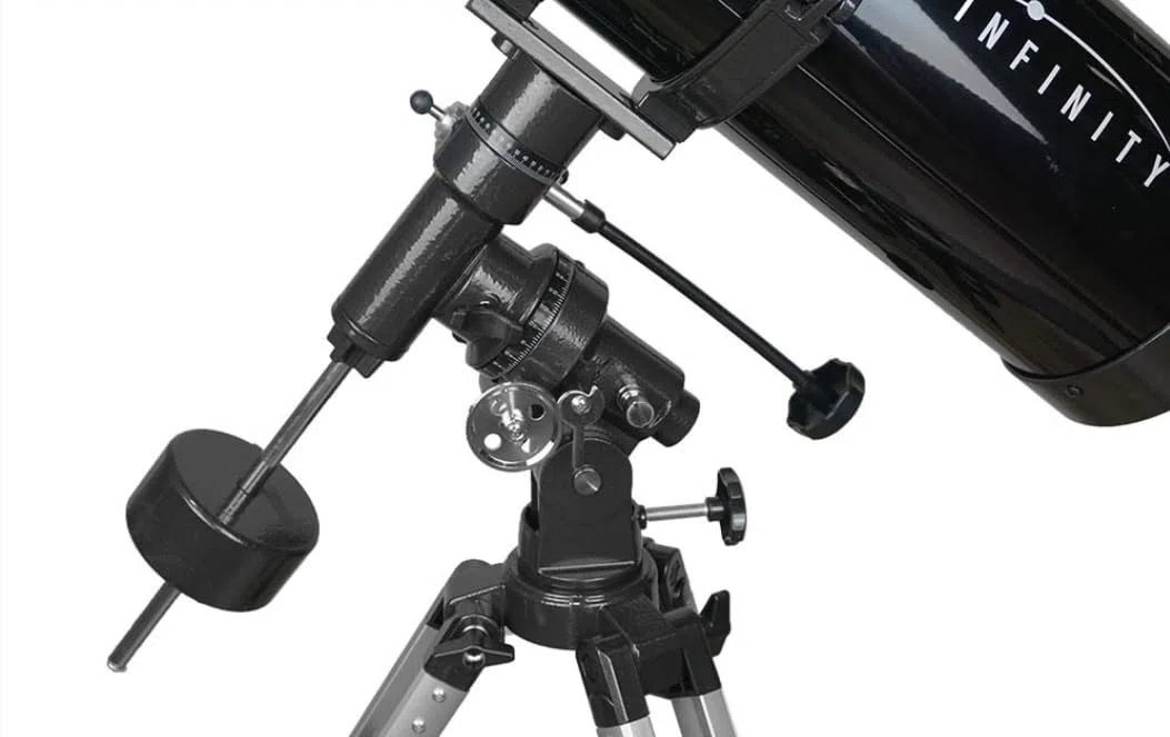 Newton Infinity 130/650 Equatoriale. Telescopio con uno specchio da 130 mm di diametro e un rapporto focale F/5 (650 mm di lunghezza focale).