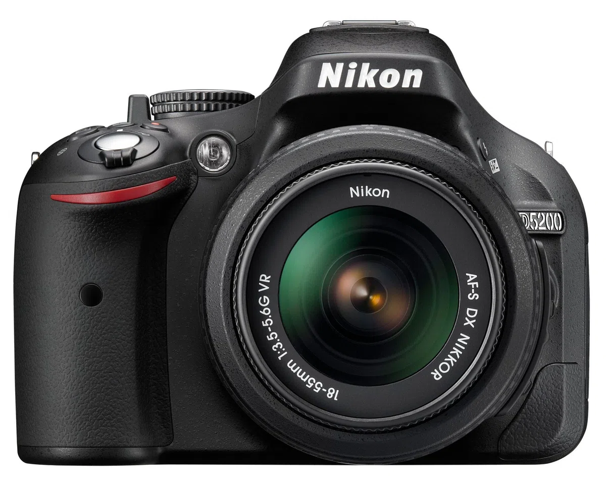 Nikon D5200 Fotocamera digitale SLR con kit obiettivo VR 18-55mm - Nero (24.1MP) LCD da 3 pollici (rinnovato) (Ricondizionato)