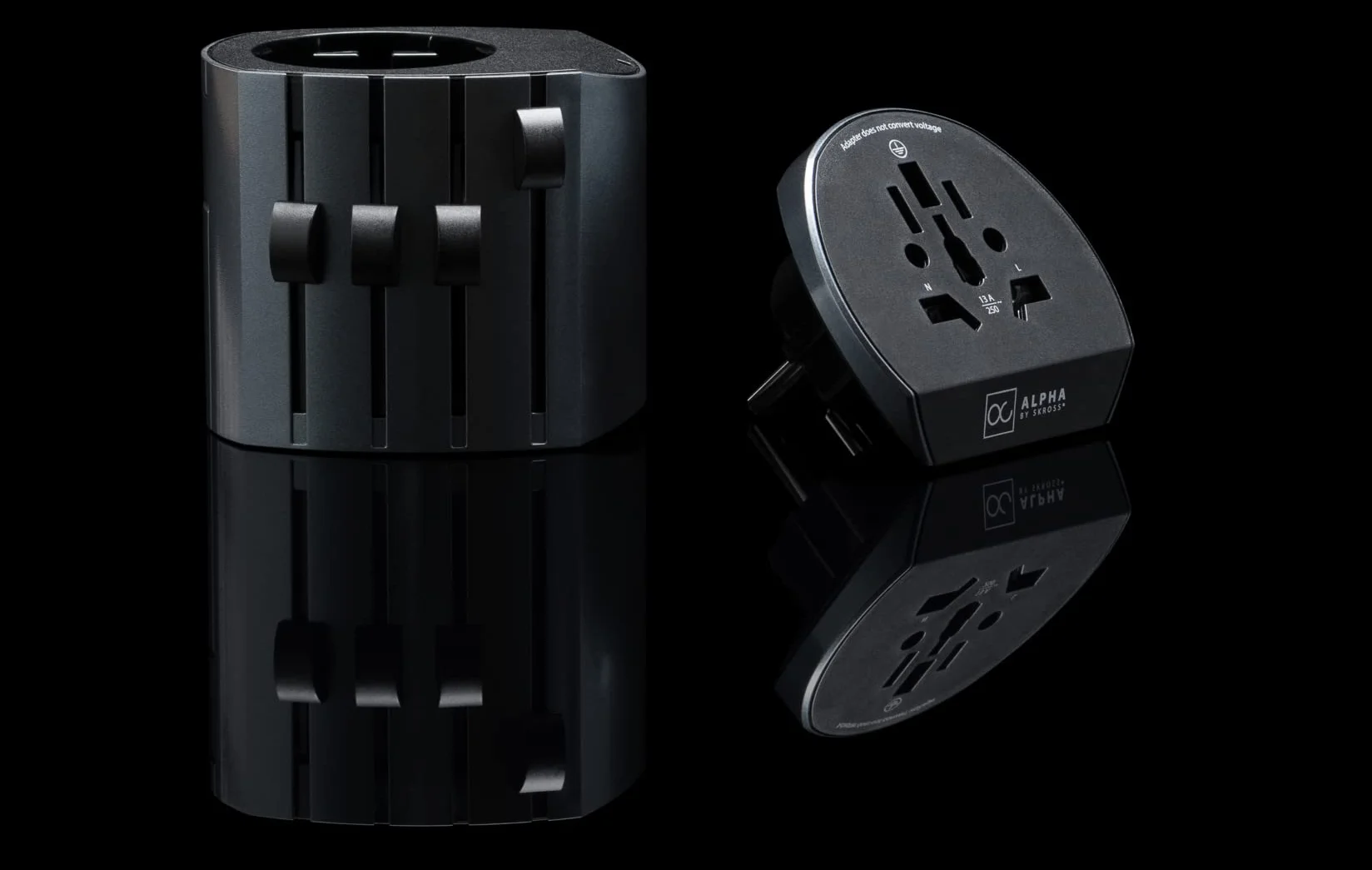 SKROSS | 1.104100 | Alpha Line | Adattatore Universale da Viaggio Completo per Prese a 2 o 3 Poli - 10 A - Fino a 2.500 watt (adatto anche a PC e Asciugacapelli - 5 Anni Garanzia Internazionale