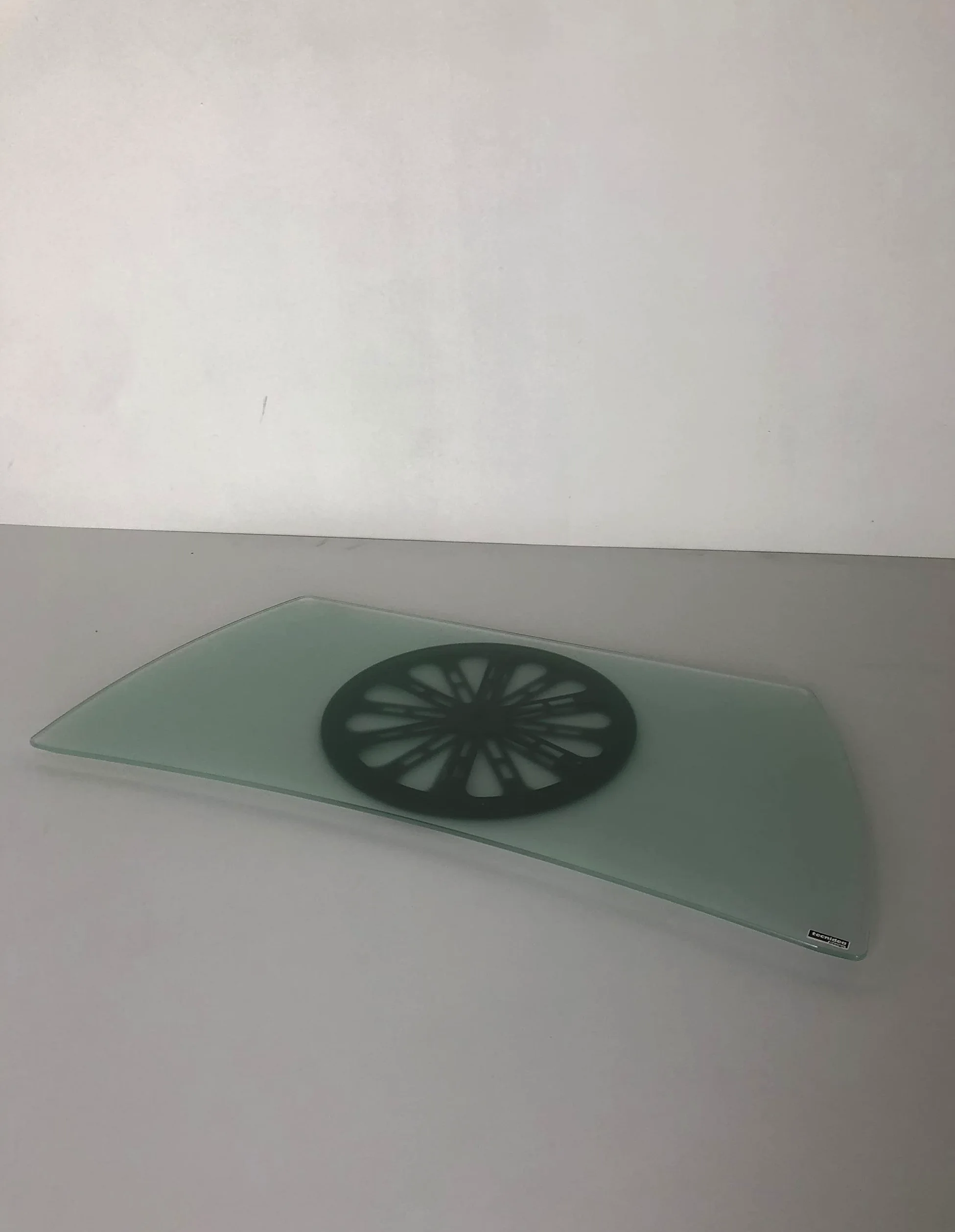 Tecnidea Base TV Girevole Anche per pc, Piano in Vetro temperato satinato Dimensioni largo cm 77 profondità utile da cm 38 al centro con un minimo di cm16 sulle due estremità- Portata kg 40