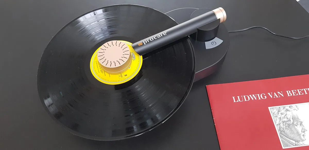 Procare Vinyl-Xperience - Kit di pulizia per dischi PRO: include una macchina per la pulizia dei dischi, spazzola antistatica in fibra di carbonio, spazzola per dischi in morbido velluto, soffiatore