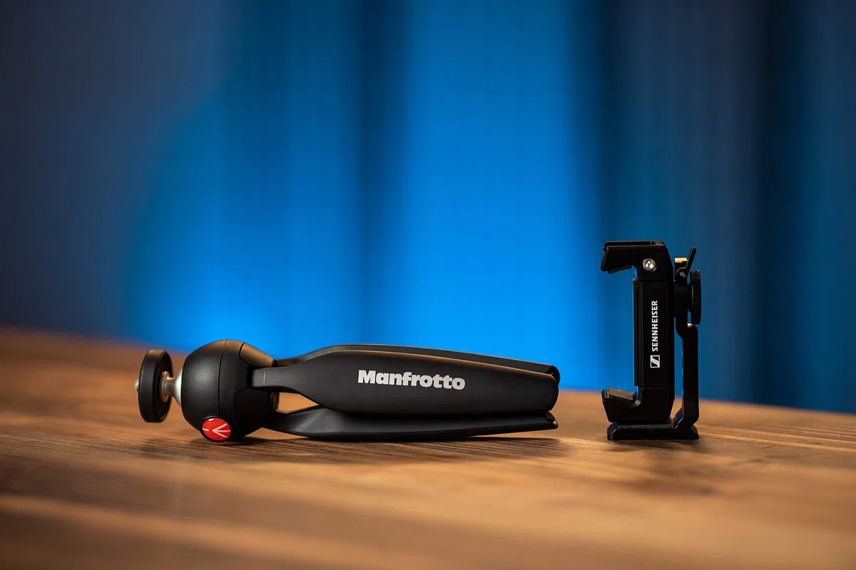 Sennheiser Kit mobile A4V per registrazione mobile, include un mini treppiede Manfrotto PIXI e un morsetto per smartphone con attacco a slitta fredda (509265)