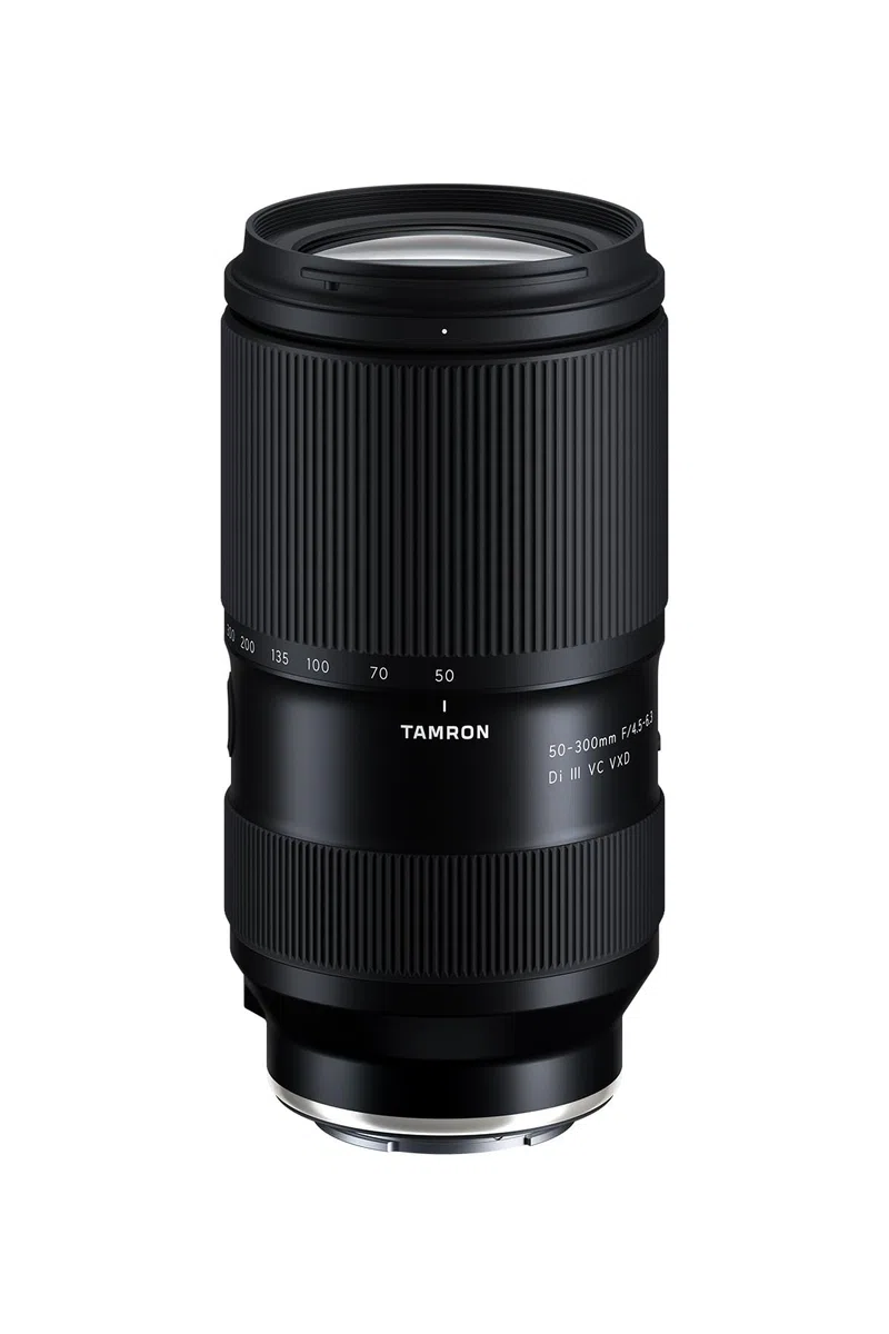 Tamron 50-300mm F/4.5-6.3 Di III VC VXD per fotocamere mirrorless full frame Sony E Mount